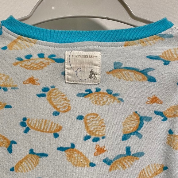 GUC Burt’s Bees Baby Turtles Romper - Picture 3 of 3